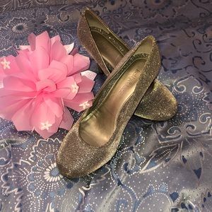 Kelly and Katie Silver Glimmer Pumps